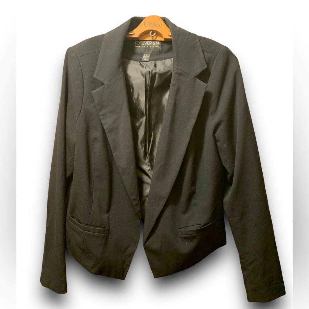 🌹5/$25🌹 Forever 21 Black Blazer Cropped Size 2XL Womens